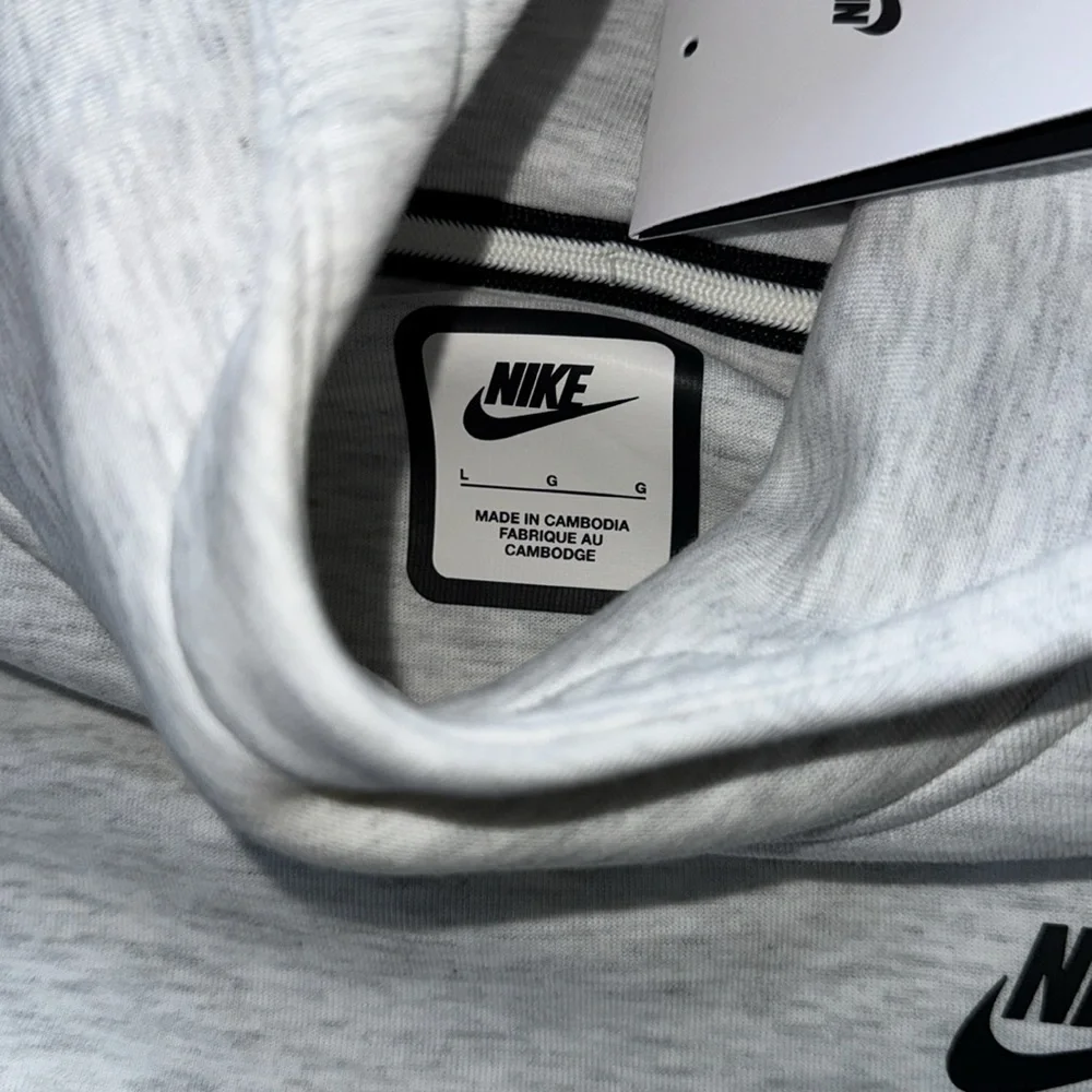 NWT Nike Light Gray Kids Hoodie Size Large